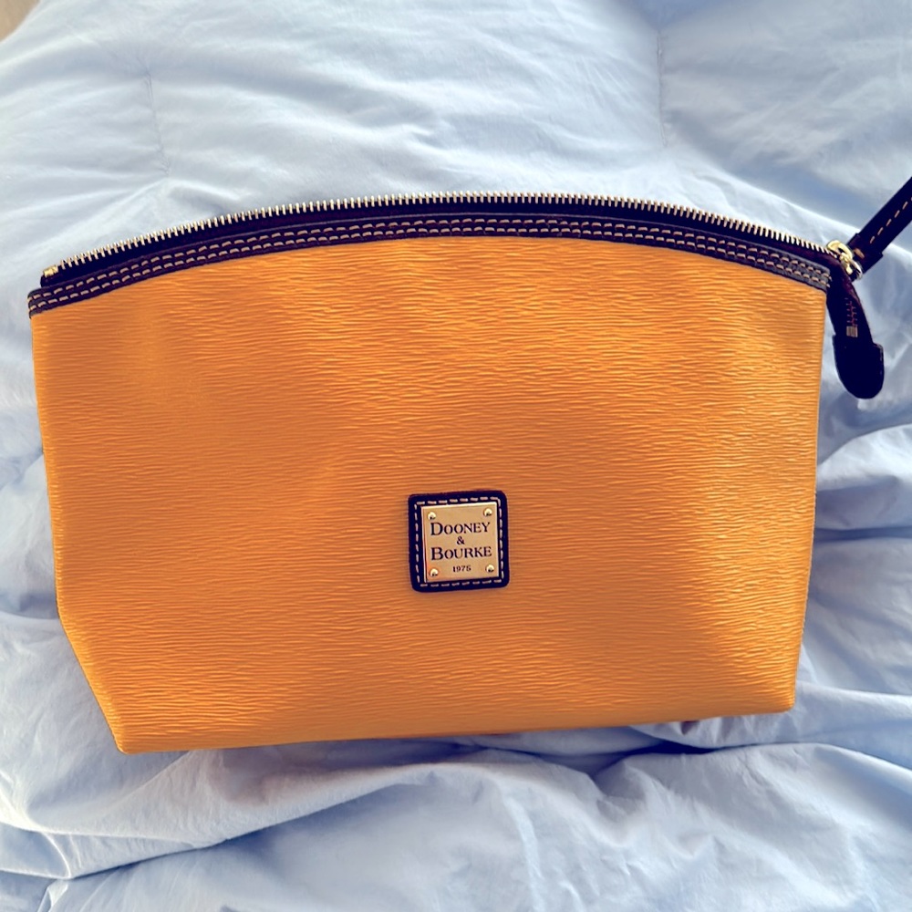 NWT Dooney & Burke clutch/bag.